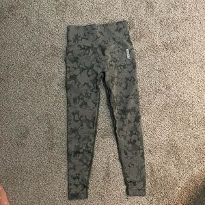 Worn once to try on. Size medium